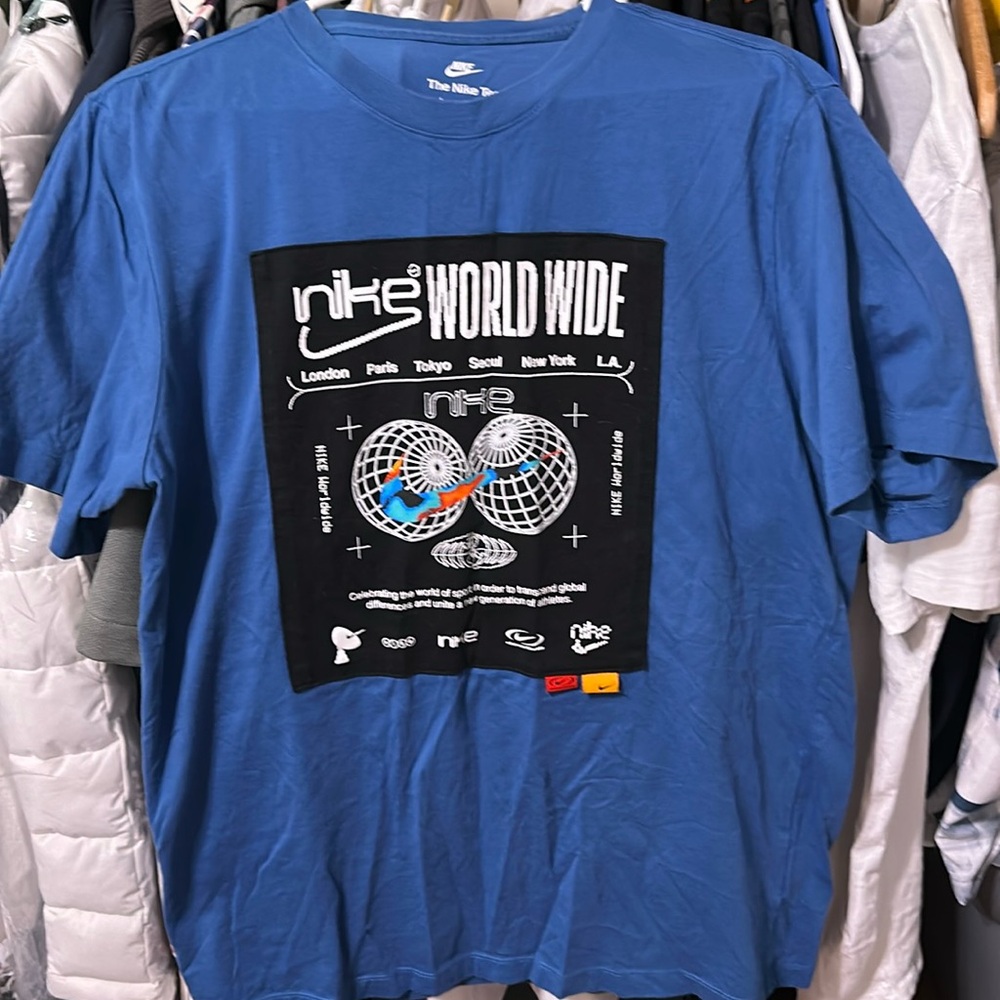 Nike  NEW ****Blue World wide T